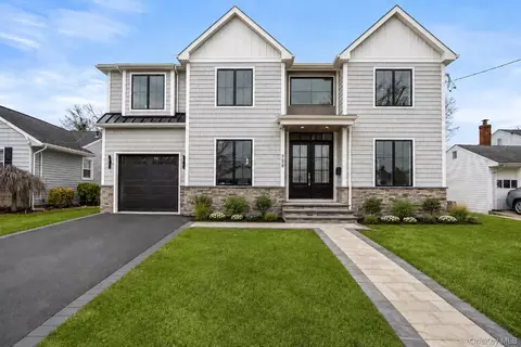 908 Maple Ln, East Meadow, NY 11554