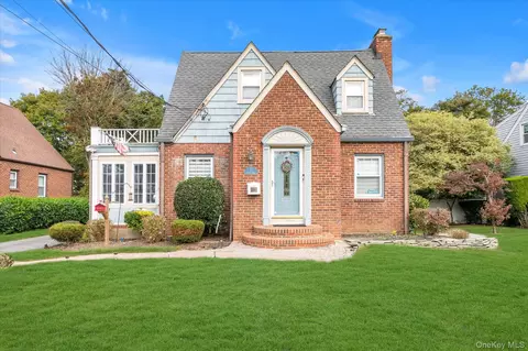 22 Towne St, Amityville, NY 11701