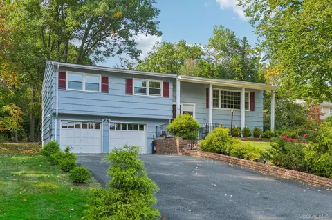 203 Hilltop Dr, Clarkstown, NY 10960