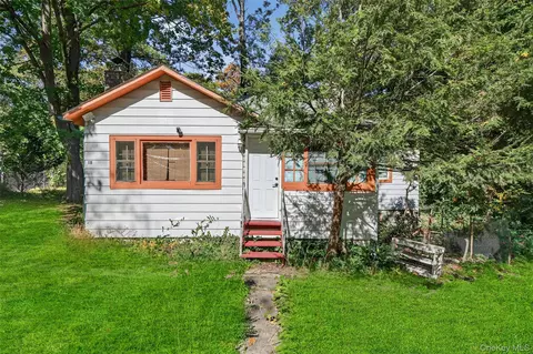 18 Paradise Trl, Monroe, NY 10950