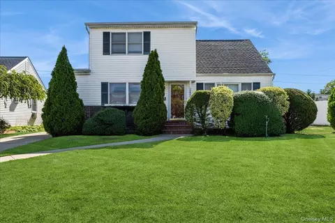 2846 Walter Rd, Wantagh, NY 11793