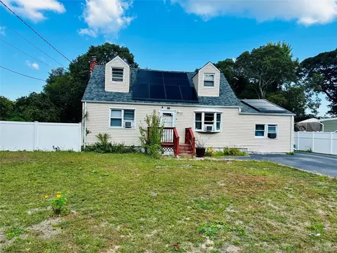25 Bonnybill Dr, Centereach, NY 11720