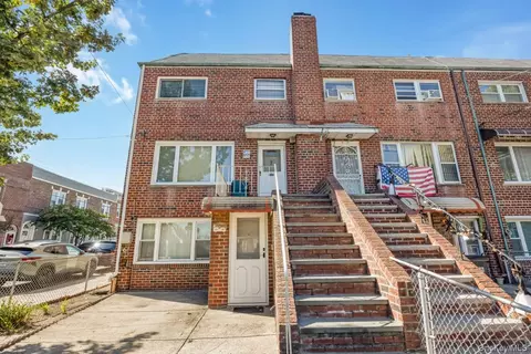 67-72 78th St, New York, NY 11379
