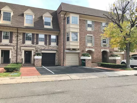 12-31 Robin Ln #TRIPLEX, New York, NY 11360