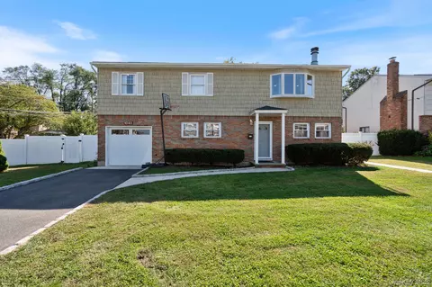 1040 Donna Ct, Baldwin, NY 11510