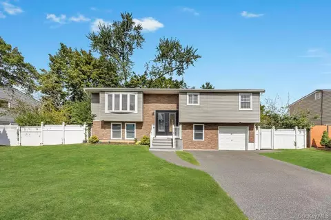 191 Bergen St, Port Jefferson Station, NY 11776