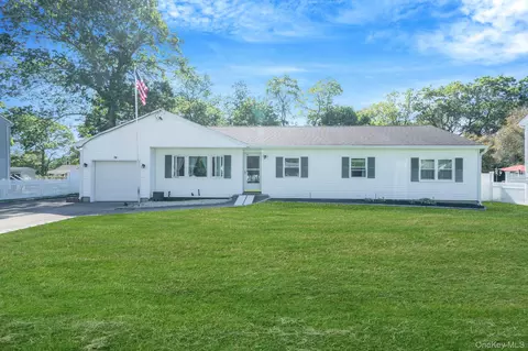 64 Ridgedale Ave, Farmingville, NY 11738