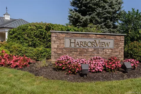 92 W Overlook, North Hempstead, NY 11050