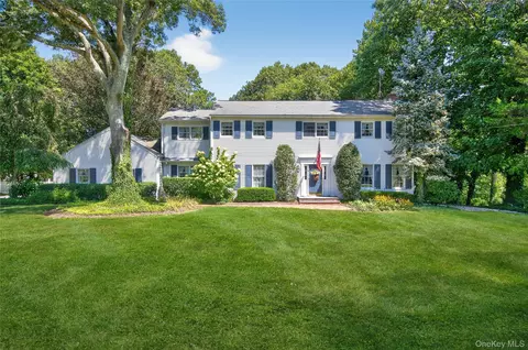 10 Thorman Ln, Huntington, NY 11743