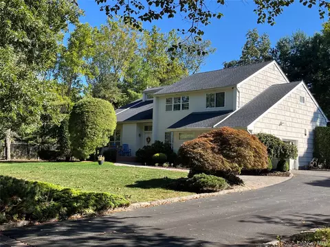 62 Burton Ln, Commack, NY 11725