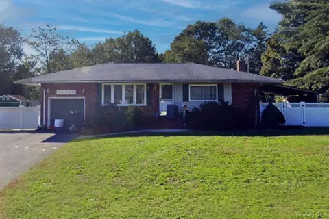 1534 Pine Acres Blvd, Bay Shore, NY 11706