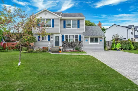 63 Sherwood Dr, East Islip, NY 11730
