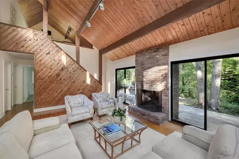 251 Town Ln, Amagansett, NY 11930