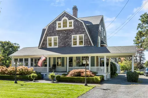 28 S Montgomery Ave, Bay Shore, NY 11706