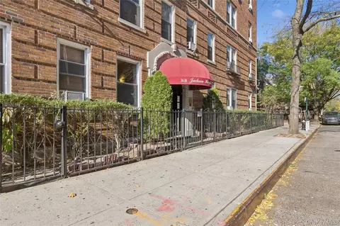 34-59 89th St #6E, New York, NY 11372