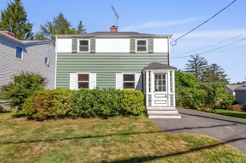 15 Davis Ave, Mount Pleasant, NY 10595