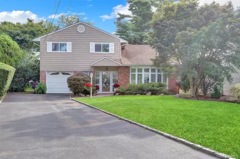 64 South St, North Hempstead, NY 11577