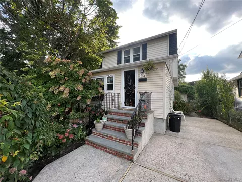 204 Howell St, Bellmore, NY 11710