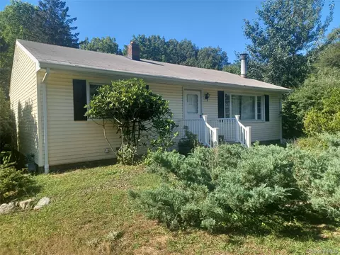 2 E Willow Tree Rd, Ramapo, NY 10977