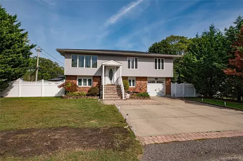 1 Buchanan Ave, Wyandanch, NY 11798