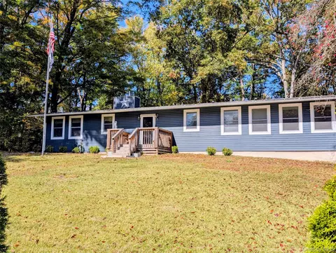 32 Greentree Dr N, Hyde Park, NY 12538