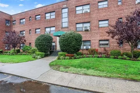 25 Shady Glen Ct #1A, New Rochelle, NY 10805