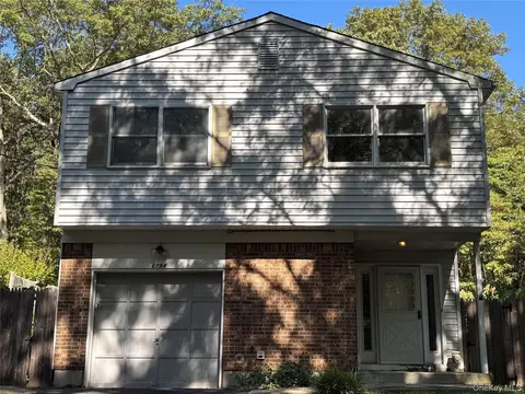 679 Meadow Rd # A, Smithtown, NY 11787