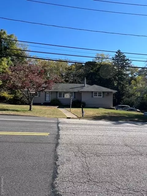 61 Hudson Ave, Lake Grove, NY 11755