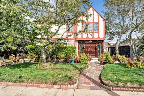 34 W 2nd St, Freeport, NY 11520