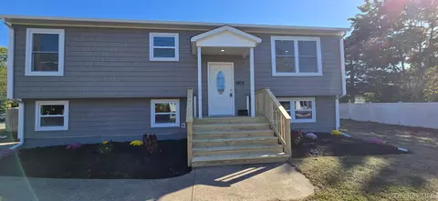 1902 Race Ave, Medford, NY 11763