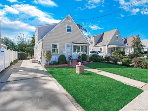 200 W Marshall St, Hempstead, NY 11550