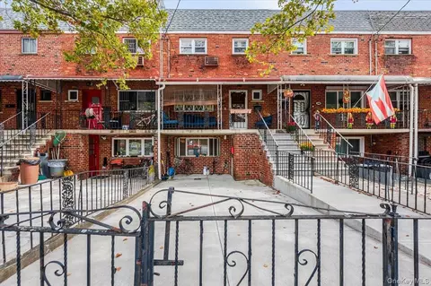 248 Throggs Neck Blvd, New York, NY 10465