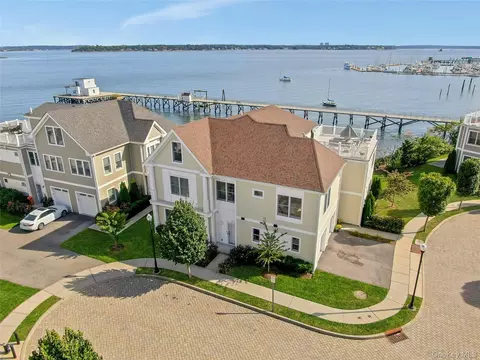 39 Island Pt, New York, NY 10464