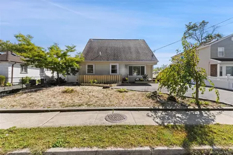 187 Nassau Lane Ln, Island Park, NY 11558