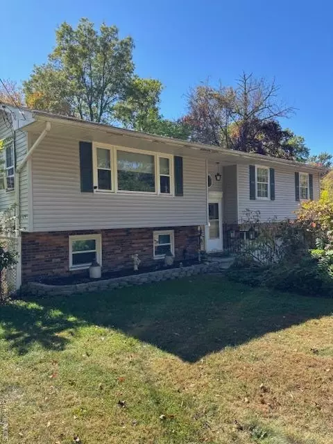 8 Rayland Rd, Newburgh, NY 12550