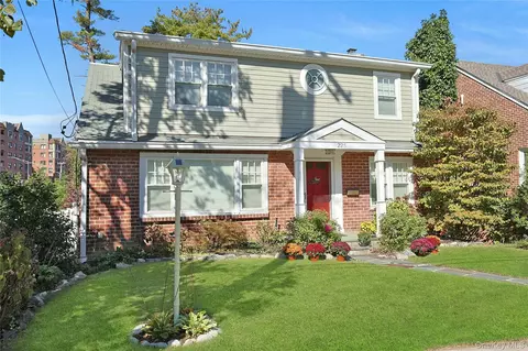 225 Carol Ave, Pelham, NY 10803