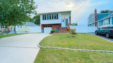 12 Terrace View Rd, Farmingdale, NY 11735