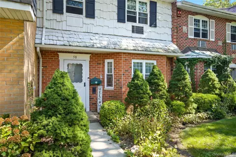 11 Glen Hollow Dr #D58, Holtsville, NY 11742