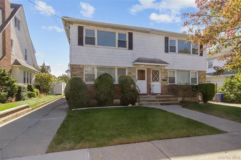 22114 Fairbury Ave, New York, NY 11428