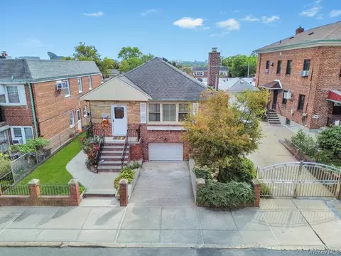 120-28 Graham Ct, Flushing, NY 11354