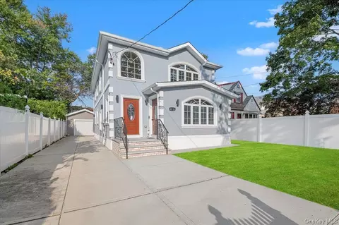 147- 26 240th St, Rosedale, NY 11422