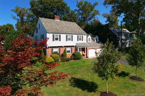 69 Mason Dr, North Hempstead, NY 11030