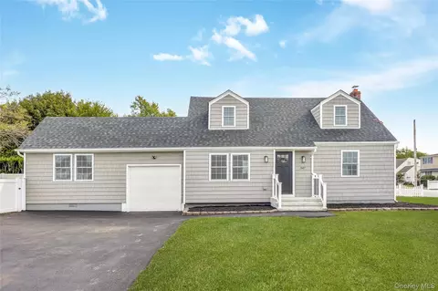 547 17th St, West Babylon, NY 11704