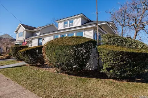 33 Marshall Ave, Lynbrook, NY 11563
