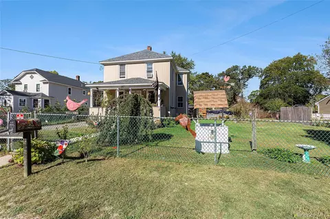127 Lake Ave, Riverhead, NY 11901
