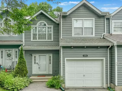 125 Pinebrook Dr, Hyde Park, NY 12538