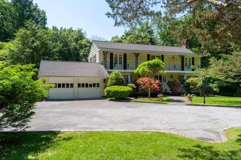 4 Pippin Ln, Huntington, NY 11743