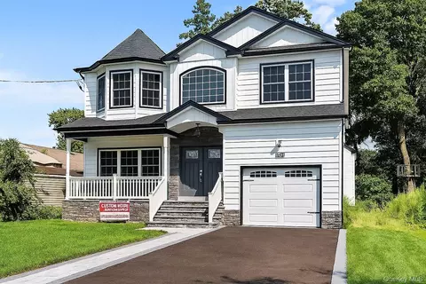 17 Hannington Ave, Wantagh, NY 11793