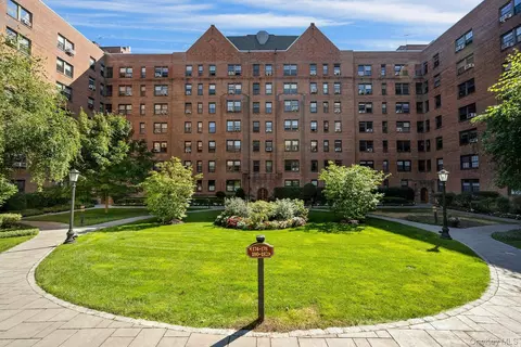 180 Garth Rd #6E, Scarsdale, NY 10583