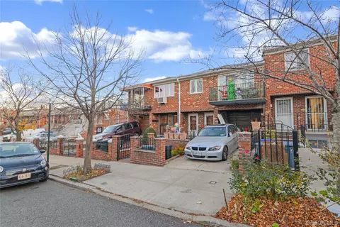 20-39 49th St, Astoria, NY 11105